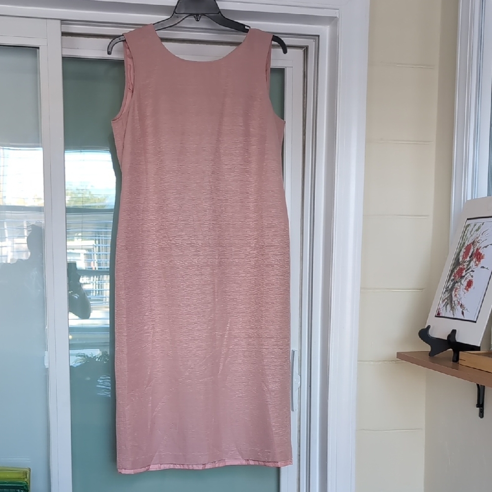 Chic Sleeveless Pink Midi Dress
